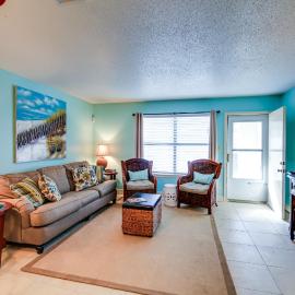 Destin Townhome w/ Balcony - Walk to the Beach!, hotel v destinácii Destin