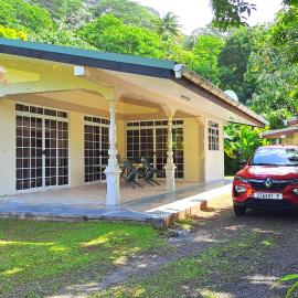 Hutiarii house & car & excursions Raiatea, hotel a Tevaitoa