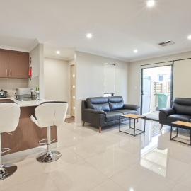 Gorgeous Family House near Shops, מלון בפרת'