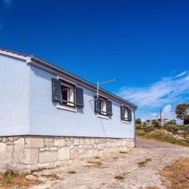 CHEAP APARTMENT near OMIŠ, hotel v destinácii Gata