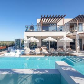 Macaw Luxury Residence, daily housekeeping included!