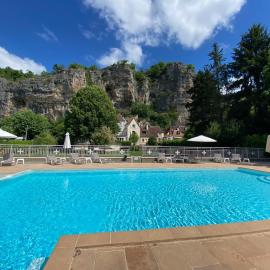 Logis Hôtels - Hôtel Restaurant Domaine Les Falaises, hotell i Martel