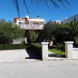 Apartments Mali Dvori, hotelli kohteessa Srima