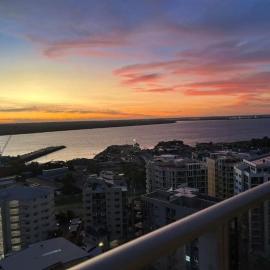 Luxury two-beds harbour views apartment