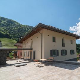 Residenza al Castello, hotel Enguiso városában