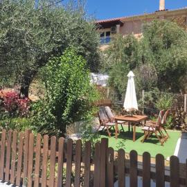 Apostolos & Eleni Family Apartments, hotel a Perama