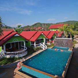 Nature Beach Resort, Koh Lanta, hotel in Koh Lanta