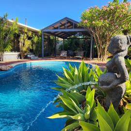 Tranquil Gumnut Cottage - Close to Airport, hotell i Perth