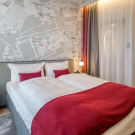 IntercityHotel Berlin Airport BER Terminal 1 & 2، فندق في شونيفيلد