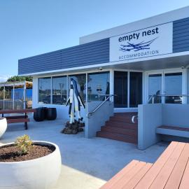 Empty Nest, hotell i Penguin