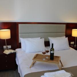 ZHEBOTA Hotel: Zhebota şehrinde bir otel