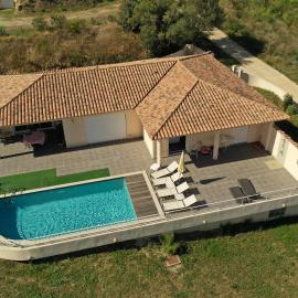 Villa climatisée avec piscine