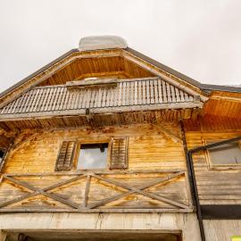 Apartments Farm House Uric, hotel in Jesenice