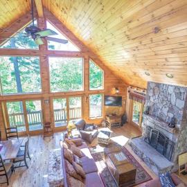 Huge Log Home Trailside At Pleasant Mnt Ski Area, hotell i Bridgton