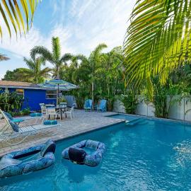 Blue Pelican: Sparkling Pool, Patio Dining, Close to the Beach by Anna Maria Life Vacation Rentals