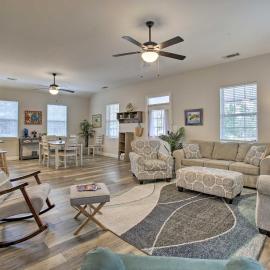Waveland Home Near Beach: Pets Allowed!, hotel in Waveland