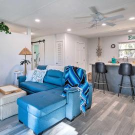 Waterfront Studio w/ Dock Access in Inglis!, hotell sihtkohas Dunnellon