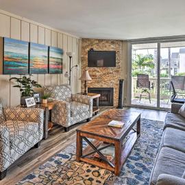 'Deja Blue' Oceanside Condo on Beach w/ Pools!, hotel di Oceanside