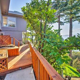 Walk to Keller Beach: Waterfront Studio w/ Hot Tub