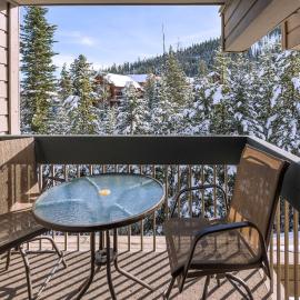 Steps to Ski Lifts - Condo w/ Walk-Out Patio!, Hotel in Big Sky