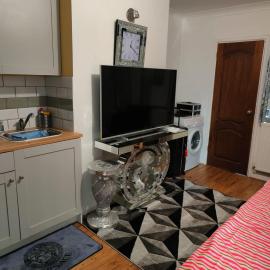 GRAVESEND - BEAUTIFUL Studio