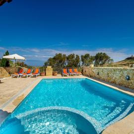 Ta Gananz Holiday Home, hotel v destinácii Għasri