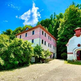HARABURDI® Recyclart Hotel, hotel v destinácii Kostelec nad Orlicí