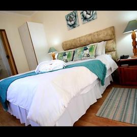 Dove's Nest Guest House, hotel u gradu Kempton Park