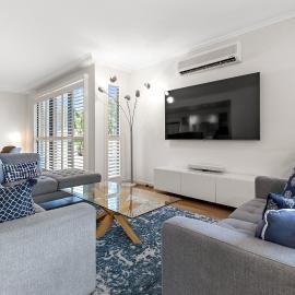 City oasis - 3 BR apt. on Maroochy river, pool, AC