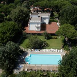 Hotel La Bussola, hotel in Marina di Massa