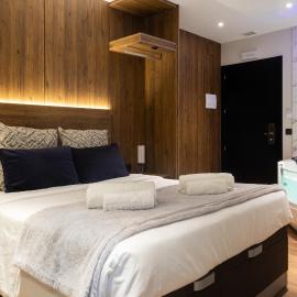 DAOS Suites & Terrace Marbella, hotel v Marbelli