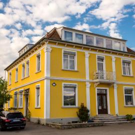 Apartment Yellow