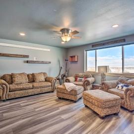 Spacious Saratoga Condo w/ Mountain Views!, hotel in Saratoga