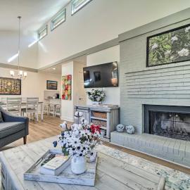 Sapphire Home w/ Grill & Pool Access