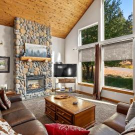 Dog-Friendly Ronald Vacation Rental Cabin!