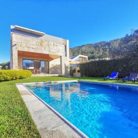 Hill & Beach house