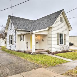 Charming Greencastle Home < 1 Mi to DePauw!، فندق في Greencastle