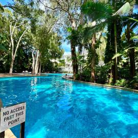 Palm Cove Beachside Apartment - Sea & Mountain Views, hotel in Palm Cove