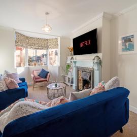 Cotswolds - 3 bed house, with Garden, WiFi - Esho Stays