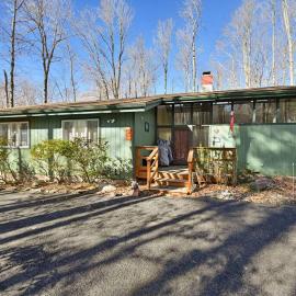 Pocono Pines, Lake Naomi 4 bedrooms, 2 full bath, hotel a Pocono Pines