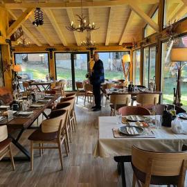 Algara hut, hotel di Panichishte