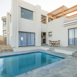 Beachfront Villa - Pool, Fireplace, No Loadshedding