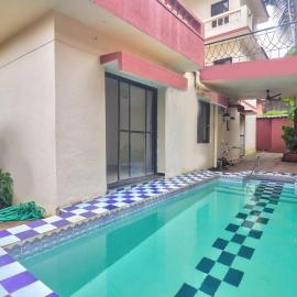 Hilltop 4 BHK Villa with Private Pool in Candolim, khách sạn ở Old Goa