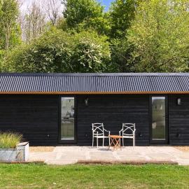 The Hopper Huts, хотел в Фейвършам