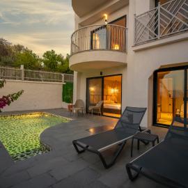Icon Beach Suites Hotel Sovalye Island