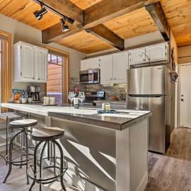 1/2 Mi to Chairlift! Breck Condo w/ Hot Tub Access