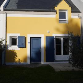 Maison récente proche plage, jardin, terrasse - FR-1-418-212, hotelli kohteessa Sauzon