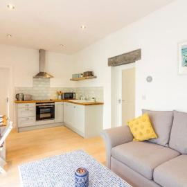 Newly Refurbished Traditional Cottage Blackrock, hotel in Blackrock