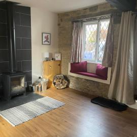 Cotswold Coombe Cottage, hotel in Wotton-under-Edge