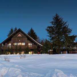 Zrub Krahule, hotel v Krahuliach
